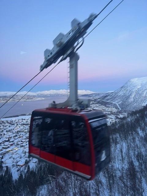 Mountainside Lodge - Breivikeidet Тромсе Екстер'єр фото